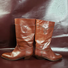 Load image into Gallery viewer, Online Vintage Shop, Vintage Clothing Boutique, Vintage, Women's Clothing, Seconhand, Distressed Vintage Designs, Sustainable Fashion