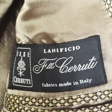 Load image into Gallery viewer, Online Vintage Shop, Vintage Clothing Boutique, Vintage, Women's Clothing, Seconhand, Distressed Vintage Designs, Sustainable Fashion