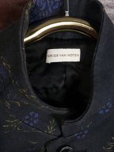 Load image into Gallery viewer, Online Vintage Shop, Vintage Clothing Boutique, Vintage, Women's Clothing, Seconhand, Distressed Vintage Designs, Sustainable Fashion