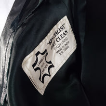 Load image into Gallery viewer, Online Vintage Shop, Vintage Clothing Boutique, Vintage, Women's Clothing, Seconhand, Distressed Vintage Designs, Sustainable Fashion