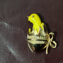 Load image into Gallery viewer, Online Vintage Shop, Vintage Clothing Boutique, Vintage, Women's Clothing, Seconhand, Distressed Vintage Designs, Sustainable Fashion