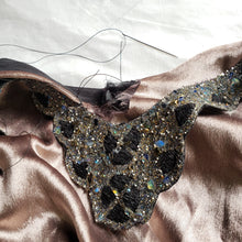 Load image into Gallery viewer, Online Vintage Shop, Vintage Clothing Boutique, Vintage, Women's Clothing, Seconhand, Distressed Vintage Designs, Sustainable Fashion