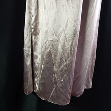 Load image into Gallery viewer, Online Vintage Shop, Vintage Clothing Boutique, Vintage, Women's Clothing, Seconhand, Distressed Vintage Designs, Sustainable Fashion