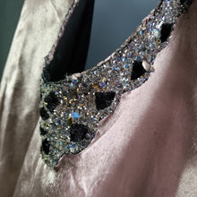 Load image into Gallery viewer, Online Vintage Shop, Vintage Clothing Boutique, Vintage, Women's Clothing, Seconhand, Distressed Vintage Designs, Sustainable Fashion