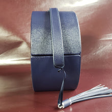 Load image into Gallery viewer, Online Vintage Shop, Vintage Clothing Boutique, Vintage, Women's Clothing, Seconhand, Distressed Vintage Designs, Sustainable Fashion