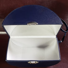 Load image into Gallery viewer, Online Vintage Shop, Vintage Clothing Boutique, Vintage, Women's Clothing, Seconhand, Distressed Vintage Designs, Sustainable Fashion