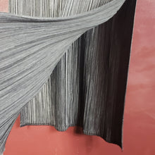 Load image into Gallery viewer, Online Vintage Shop, Vintage Clothing Boutique, Vintage, Women's Clothing, Seconhand, Distressed Vintage Designs, Sustainable Fashion