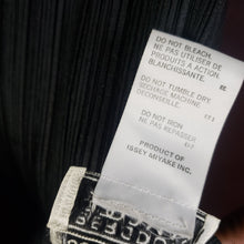 Load image into Gallery viewer, Online Vintage Shop, Vintage Clothing Boutique, Vintage, Women's Clothing, Seconhand, Distressed Vintage Designs, Sustainable Fashion