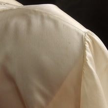 Load image into Gallery viewer, Online Vintage Shop, Vintage Clothing Boutique, Vintage, Women's Clothing, Seconhand, Distressed Vintage Designs, Sustainable Fashion