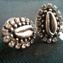 Load image into Gallery viewer, Dannijo Cowrie Shell Stud Earring