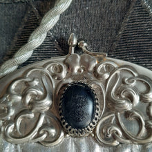 Load image into Gallery viewer, 1950s Vintage Harry Levine Clasp Bag