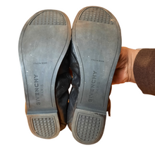Load image into Gallery viewer, Givenchy Leather Ballereina Flats Size 39