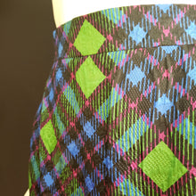 Load image into Gallery viewer, Online Vintage Shop, Vintage Clothing Boutique, Vintage, Women's Clothing, Seconhand, Distressed Vintage Designs, Sustainable Fashion