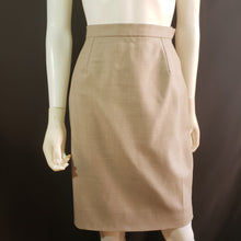 Load image into Gallery viewer, Online Vintage Shop, Vintage Clothing Boutique, Vintage, Women's Clothing, Seconhand, Distressed Vintage Designs, Sustainable Fashion