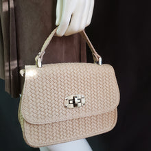 Load image into Gallery viewer, Online Vintage Shop, Vintage Clothing Boutique, Vintage, Women's Clothing, Seconhand, Distressed Vintage Designs, Sustainable Fashion