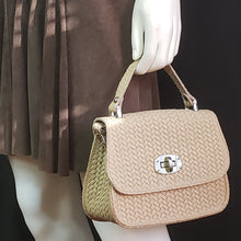 Load image into Gallery viewer, Online Vintage Shop, Vintage Clothing Boutique, Vintage, Women's Clothing, Seconhand, Distressed Vintage Designs, Sustainable Fashion