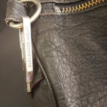 Load image into Gallery viewer, Online Vintage Shop, Vintage Clothing Boutique, Vintage, Women's Clothing, Seconhand, Distressed Vintage Designs, Sustainable Fashion