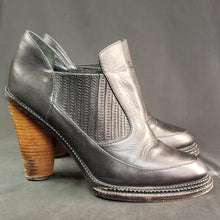 Load image into Gallery viewer, Online Vintage Shop, Vintage Clothing Boutique, Vintage, Women's Clothing, Seconhand, Distressed Vintage Designs, Sustainable Fashion