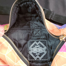 Load image into Gallery viewer, Online Vintage Shop, Vintage Clothing Boutique, Vintage, Women's Clothing, Seconhand, Distressed Vintage Designs, Sustainable Fashion