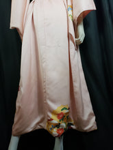 Load image into Gallery viewer, Online Vintage Shop, Vintage Clothing Boutique, Vintage, Women's Clothing, Seconhand, Distressed Vintage Designs, Sustainable Fashion