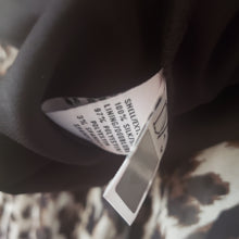 Load image into Gallery viewer, Online Vintage Shop, Vintage Clothing Boutique, Vintage, Women's Clothing, Seconhand, Distressed Vintage Designs, Sustainable Fashion