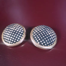 Load image into Gallery viewer, Online Vintage Shop, Vintage Clothing Boutique, Vintage, Women's Clothing, Seconhand, Distressed Vintage Designs, Sustainable Fashion