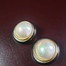 Load image into Gallery viewer, Online Vintage Shop, Vintage Clothing Boutique, Vintage, Women's Clothing, Seconhand, Distressed Vintage Designs, Sustainable Fashion