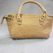 Load image into Gallery viewer, Online Vintage Shop, Vintage Clothing Boutique, Vintage, Women's Clothing, Seconhand, Distressed Vintage Designs, Sustainable Fashion