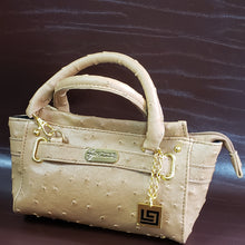 Load image into Gallery viewer, Online Vintage Shop, Vintage Clothing Boutique, Vintage, Women's Clothing, Seconhand, Distressed Vintage Designs, Sustainable Fashion