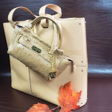 Load image into Gallery viewer, Online Vintage Shop, Vintage Clothing Boutique, Vintage, Women's Clothing, Seconhand, Distressed Vintage Designs, Sustainable Fashion