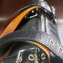 Load image into Gallery viewer, Online Vintage Shop, Vintage Clothing Boutique, Vintage, Women's Clothing, Seconhand, Distressed Vintage Designs, Sustainable Fashion