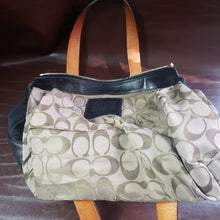 Load image into Gallery viewer, Online Vintage Shop, Vintage Clothing Boutique, Vintage, Women's Clothing, Seconhand, Distressed Vintage Designs, Sustainable Fashion