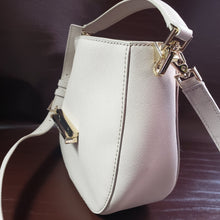 Load image into Gallery viewer, Online Vintage Shop, Vintage Clothing Boutique, Vintage, Women's Clothing, Seconhand, Distressed Vintage Designs, Sustainable Fashion