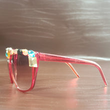 Load image into Gallery viewer, Online Vintage Shop, Vintage Clothing Boutique, Vintage, Women's Clothing, Seconhand, Distressed Vintage Designs, Sustainable Fashion