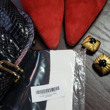 Load image into Gallery viewer, Online Vintage Shop, Vintage Clothing Boutique, Vintage, Women's Clothing, Seconhand, Distressed Vintage Designs, Sustainable Fashion