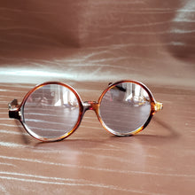 Load image into Gallery viewer, Online Vintage Shop, Vintage Clothing Boutique, Vintage, Women's Clothing, Seconhand, Distressed Vintage Designs, Sustainable Fashion