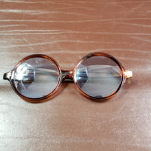 Load image into Gallery viewer, Online Vintage Shop, Vintage Clothing Boutique, Vintage, Women's Clothing, Seconhand, Distressed Vintage Designs, Sustainable Fashion