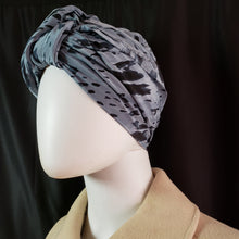 Load image into Gallery viewer, Online Vintage Shop, Vintage Clothing Boutique, Vintage, Women's Clothing, Seconhand, Distressed Vintage Designs, Sustainable Fashion