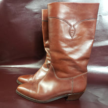 Load image into Gallery viewer, Online Vintage Shop, Vintage Clothing Boutique, Vintage, Women's Clothing, Seconhand, Distressed Vintage Designs, Sustainable Fashion