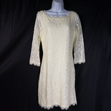 Load image into Gallery viewer, Online Vintage Shop, Vintage Clothing Boutique, Vintage, Women's Clothing, Seconhand, Distressed Vintage Designs, Sustainable Fashion