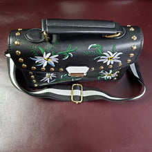 Load image into Gallery viewer, Online Vintage Shop, Vintage Clothing Boutique, Vintage, Women's Clothing, Seconhand, Distressed Vintage Designs, Sustainable Fashion