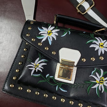 Load image into Gallery viewer, Online Vintage Shop, Vintage Clothing Boutique, Vintage, Women's Clothing, Seconhand, Distressed Vintage Designs, Sustainable Fashion