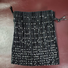 Load image into Gallery viewer, Online Vintage Shop, Vintage Clothing Boutique, Vintage, Women's Clothing, Seconhand, Distressed Vintage Designs, Sustainable Fashion