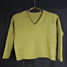 Load image into Gallery viewer, Online Vintage Shop, Vintage Clothing Boutique, Vintage, Women's Clothing, Seconhand, Distressed Vintage Designs, Sustainable Fashion