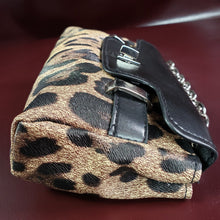 Load image into Gallery viewer, Online Vintage Shop, Vintage Clothing Boutique, Vintage, Women's Clothing, Seconhand, Distressed Vintage Designs, Sustainable Fashion