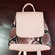 Load image into Gallery viewer, Online Vintage Shop, Vintage Clothing Boutique, Vintage, Women's Clothing, Seconhand, Distressed Vintage Designs, Sustainable Fashion