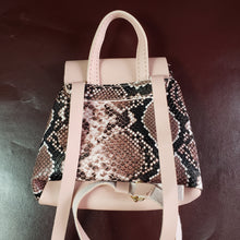 Load image into Gallery viewer, Online Vintage Shop, Vintage Clothing Boutique, Vintage, Women's Clothing, Seconhand, Distressed Vintage Designs, Sustainable Fashion