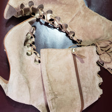 Load image into Gallery viewer, Online Vintage Shop, Vintage Clothing Boutique, Vintage, Women's Clothing, Seconhand, Distressed Vintage Designs, Sustainable Fashion