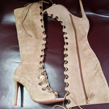 Load image into Gallery viewer, Online Vintage Shop, Vintage Clothing Boutique, Vintage, Women's Clothing, Seconhand, Distressed Vintage Designs, Sustainable Fashion