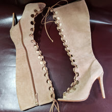 Load image into Gallery viewer, Online Vintage Shop, Vintage Clothing Boutique, Vintage, Women's Clothing, Seconhand, Distressed Vintage Designs, Sustainable Fashion